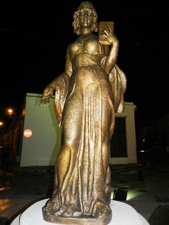 escultura-monumentaria-a-la-poetisa-camagueyana-gertrudis-gomez-de-avellaneda