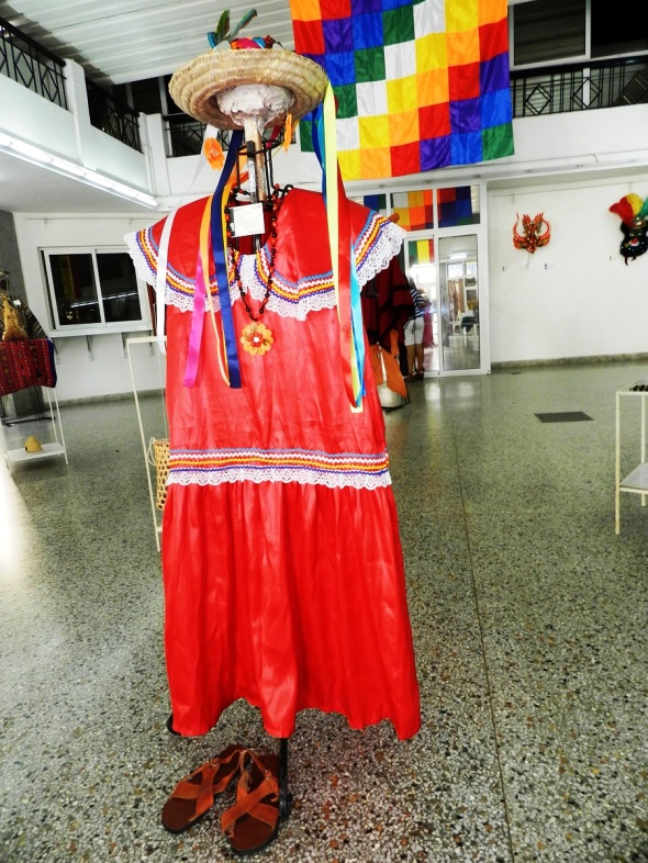 Nombre Tipoy, Material Tela. Tecnica Costura y bordado. vestimenta utilizada por mujeres de la región moxelo ignaciana